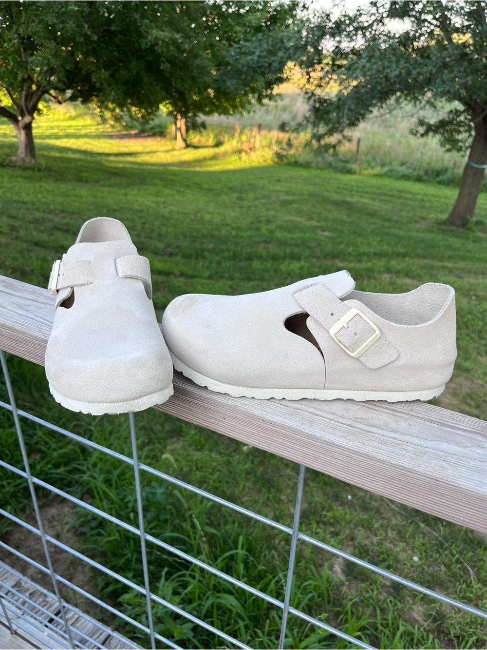 Birkenstock Antique White London Clogs Women’s Size 39 Cottagecore Neutral Comfy